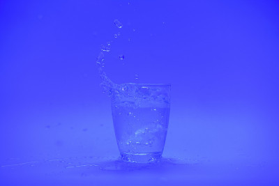 矿泉水飞溅