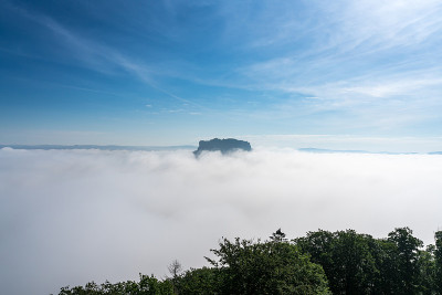云中著名的利连斯坦山