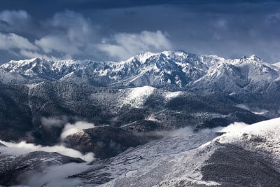 山地雪景景观