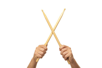 男性手握鼓槌