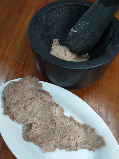 印度尼西亚食品-捣碎的牛肉用来做登登巴拉多