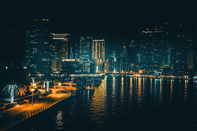 迪拜现代商业区美丽的夜景。迪拜的夜景。阿联酋