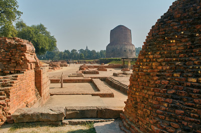 出土的废墟和周围的花园，萨拉纳特Dhamekh Stupa