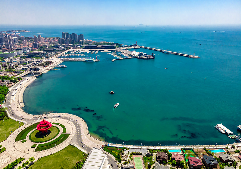 航拍青岛海岸线建筑景观天际线