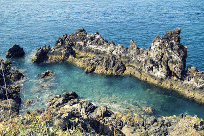 马德拉岛的悬崖和岩石海岸