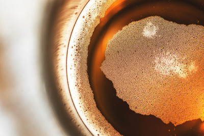啤酒杯，详细的垂直视图