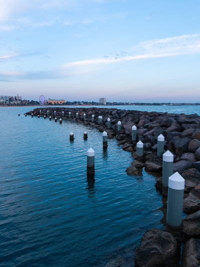 圣基尔达岩石海岸线