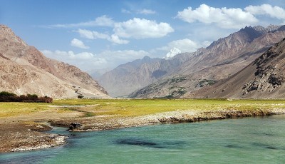 甘吉河是Darya, Pamir和Hindukush mountains