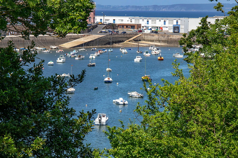 Douarnenez。从普罗马克号上看到的罗斯默尔港。Finistere。布列塔尼