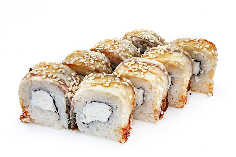 日本海鲜寿司，卷上白色，孤立