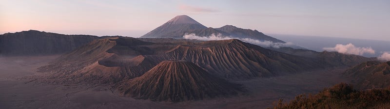 东爪哇，Bromo山和腾格里火山口的日出