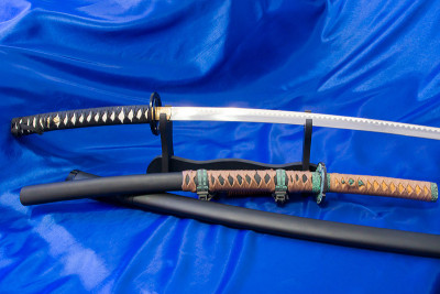 日本武士刀的刀。武士的武器。这是一位武术大师手中的强大武器。