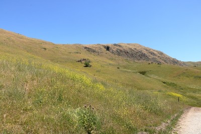 从团峰山顶往山顶走