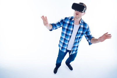 可爱的帅哥使用3d技术