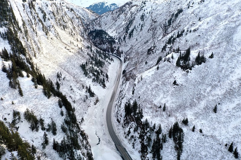 鸟瞰图的理查森公路，基斯通峡谷，和洛河