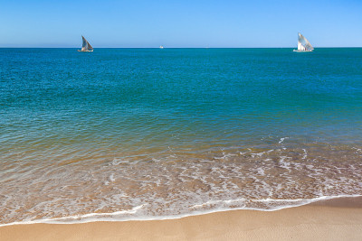 海滩上的波浪