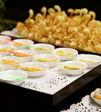 为宴会提供食物