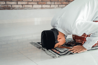 穆斯林男性祈祷