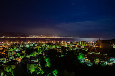 意大利西西里岛墨西拿夜间全景图(Stretto)