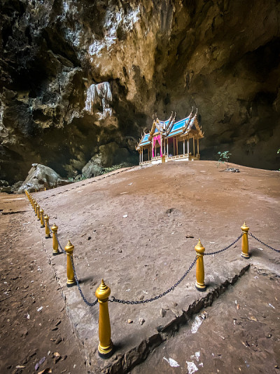 泰国帕拉雅·那空洞，Khua Kharuehat亭庙，位于泰国巴育普·基里汗Khao Sam Roi