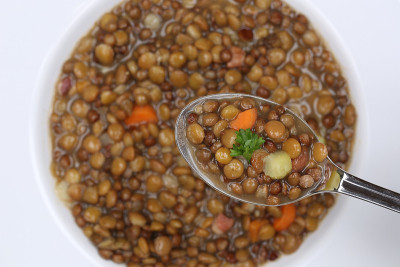 吃扁豆汤炖扁豆勺从上面