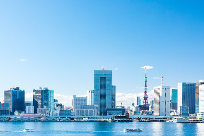 从晴美码头看竹叶码头的侧视图