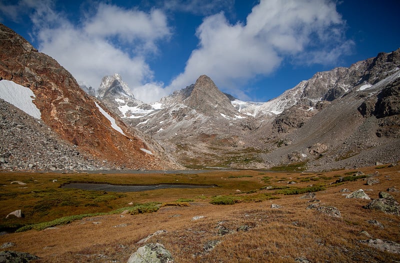 炮塔峰，背包客通行证，布劳罗克通行证和费巴斯山风河山脉，怀俄明州