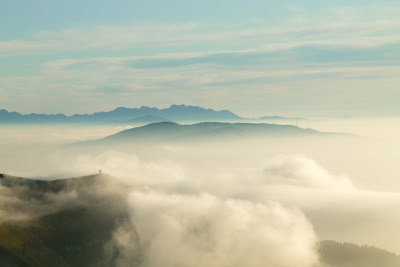 山的风景。格拉帕全景山，意大利阿尔卑斯山
