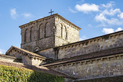 西班牙坎塔布里亚Santillana del Mar圣朱莉安娜学院教堂