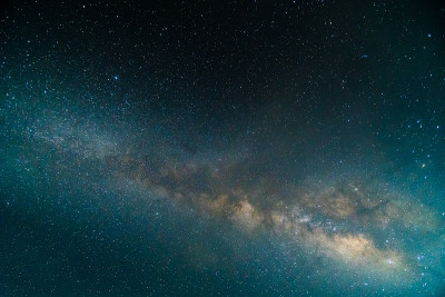夜空中清晰的银河
