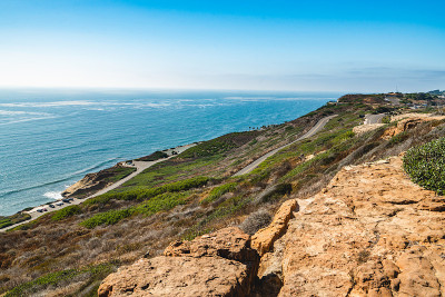 探索Cabrillo。加州圣地亚哥卡布里洛国家纪念碑的风景优美的道路和海湾小径