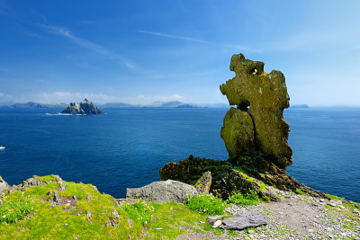 Skellig Michael或Great Skellig，基督教修道院废墟的所在地。栖息着各种海鸟