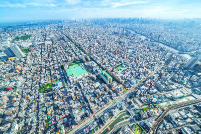 城市城市天际线鸟瞰图在近藤区，日本