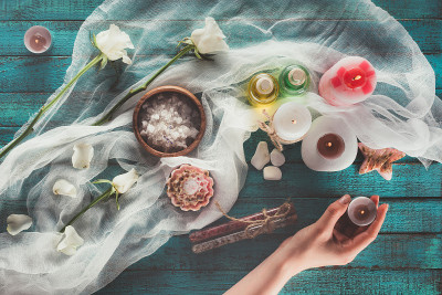 女人做spa治疗装饰