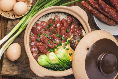 广东风格的煲饭和上蜡的肉