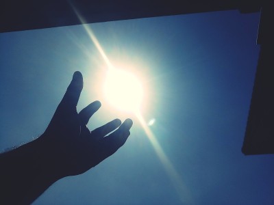 太阳和手。导管太阳。很神奇的。