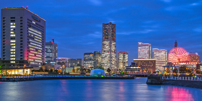横滨海湾地区的夜晚