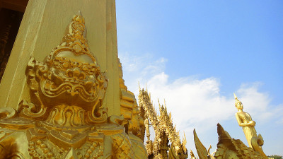 金质巨像，泰国寺庙装饰