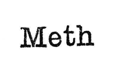 白色打字机上的“冰毒