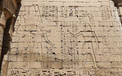 埃及象形文字在Medinet Habu神庙，卢克索，埃及