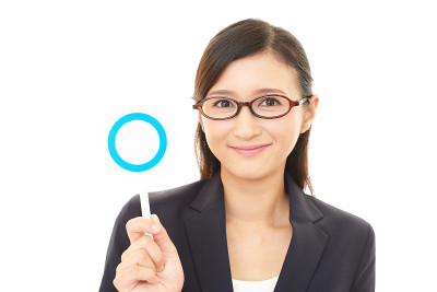 有“是”标志的女商人