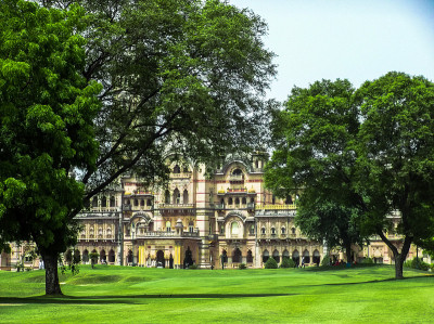 Vadodara的Ralmahal也被称为Laxmi Vilas Palace
