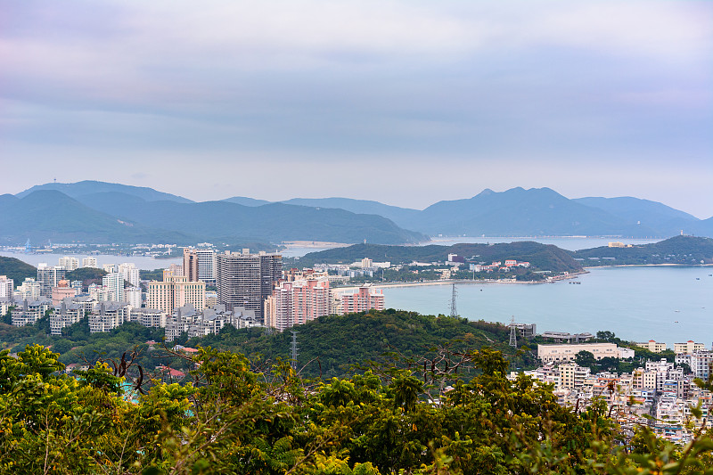 美丽的鸟瞰图三亚市从鹿回头公园。海南,中国。