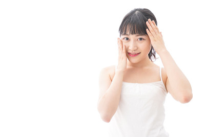 年轻女性皮肤护理