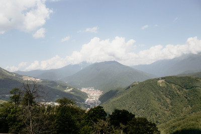 青山在雾中