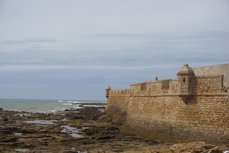 城堡和海滩Cádiz，安达卢西亚，西班牙