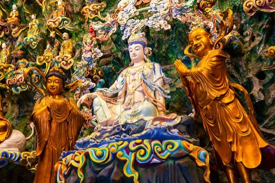 中国上海龙华寺的佛像。中国著名的佛寺。
