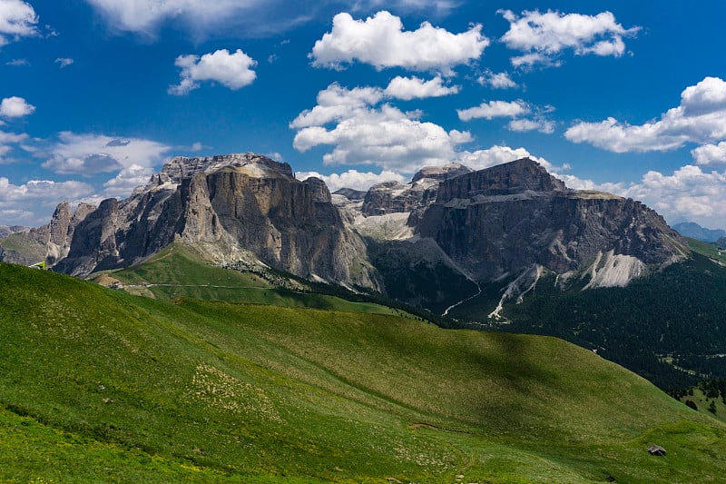 塞拉集团夏日美景。白云石山脉。意大利。