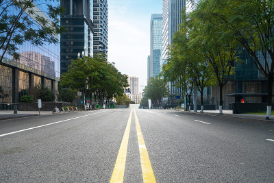 中国重庆的高速公路和城市现代建筑