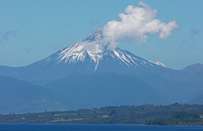 白雪皑皑的山峰